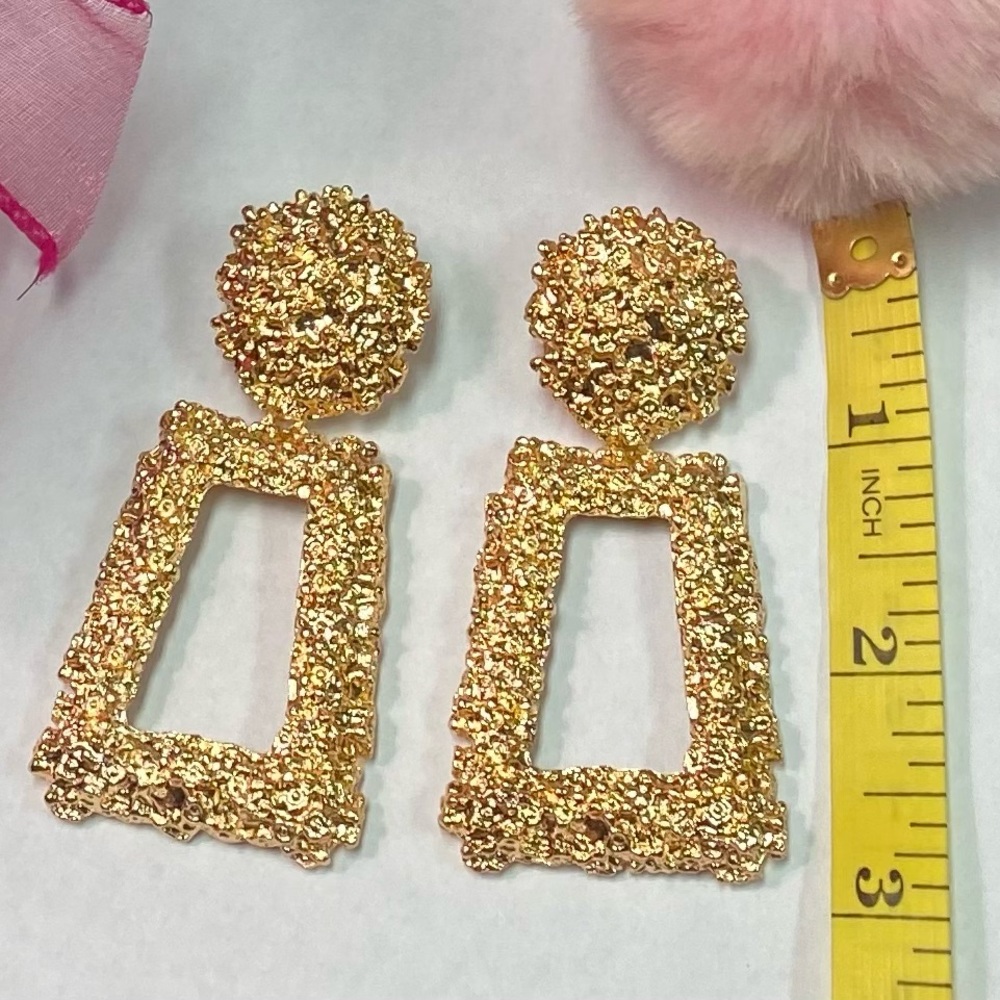 NEW BIG GOLD CHUNKY TEXTURED EARRINGS - Picture 4 of 6